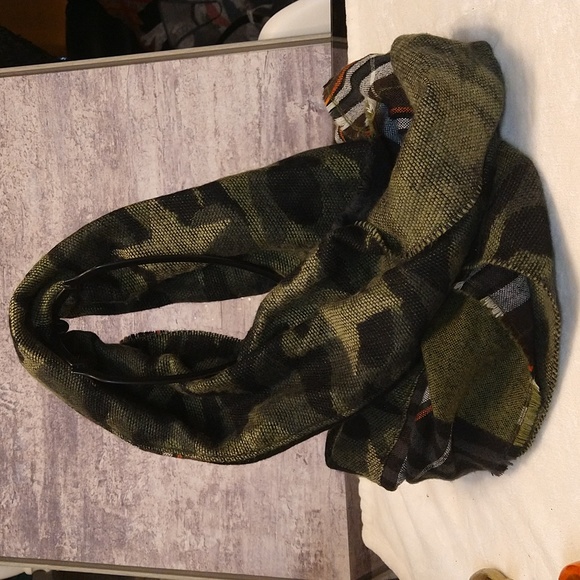 Steve Madden Infinity Scarf - Picture 2 of 8